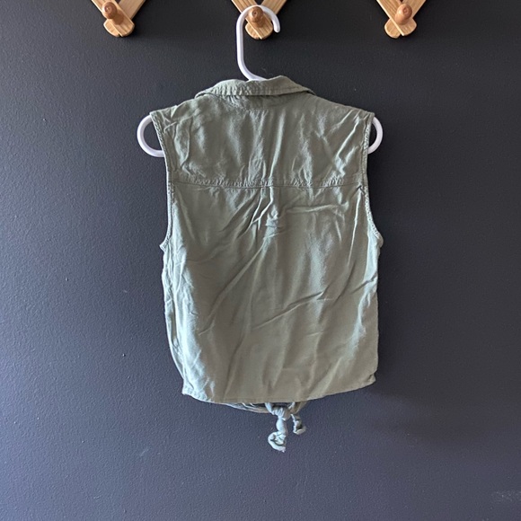 Tank top bundle - Picture 3 of 15